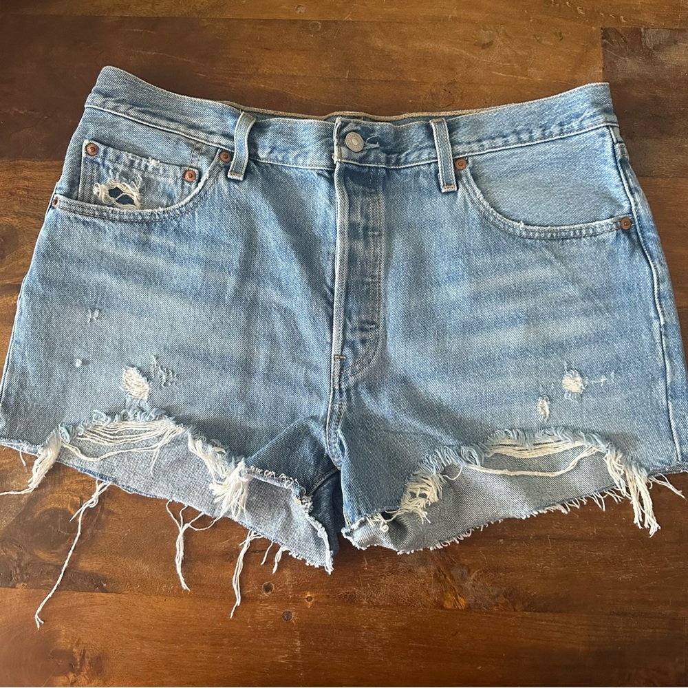 Levi’s 501‎ Premium Denim Distressed Women's Jean Shorts waist size 34